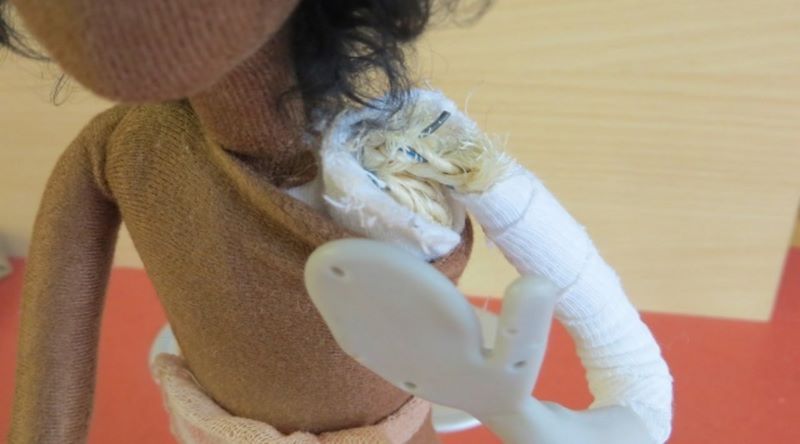 Wir reparieren kaputte Egli-Figuren